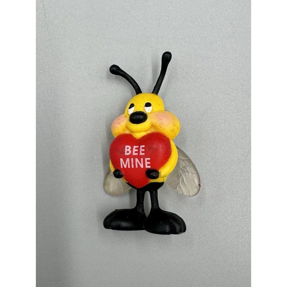 Vintage Bumble Bee Mine Holding Heart‎ Lapel Pin Brooch